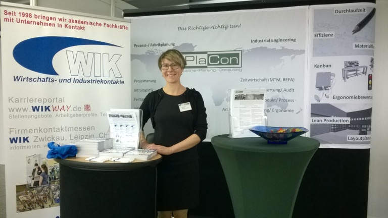 Susann Götz von der IPlaCon GmbH am Messestand